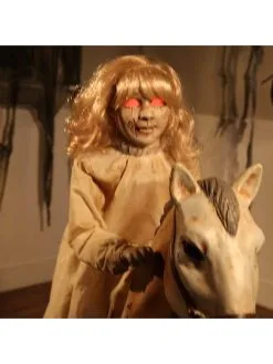 Automate Poupée Fantôme Sur Cheval à Bascule -Spooky Decor World automate poupee fantome sur cheval a bascule 3
